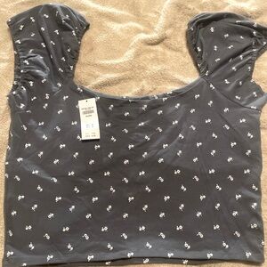 Hollister top